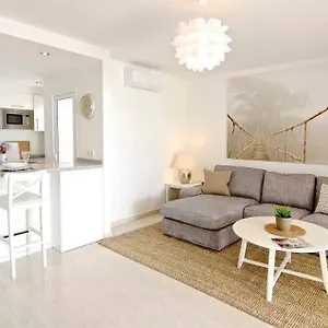 Ground Floor With Private Garden, Charcos Apartamento